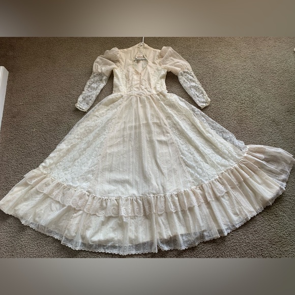 AriessenceByAriel 1970s Vintage Gunne Sax Ivory Lacy Renaissance Formal Dress - Picture 4 of 6